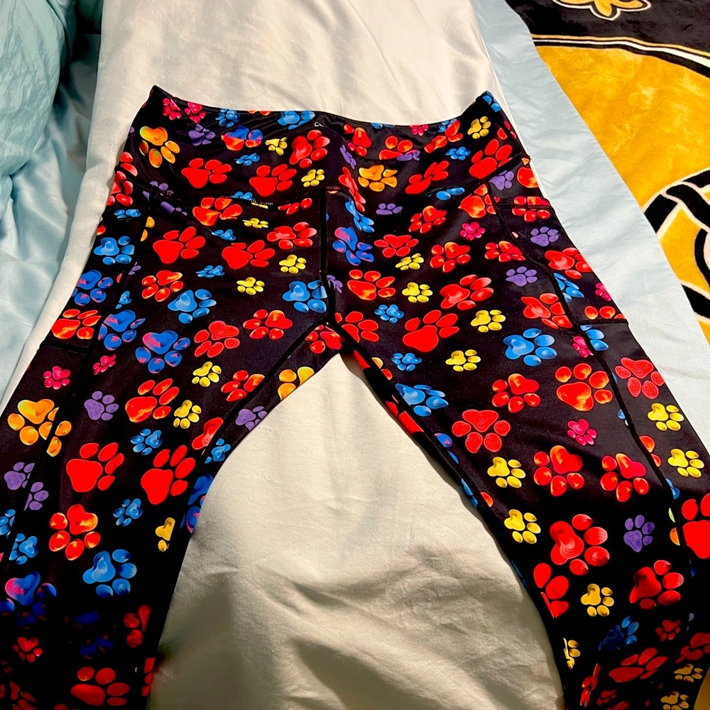 CVG Paws 🐾 Off Capri Leggings XL